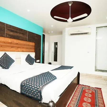 Hotel Amour Near Igi Delhi Airport